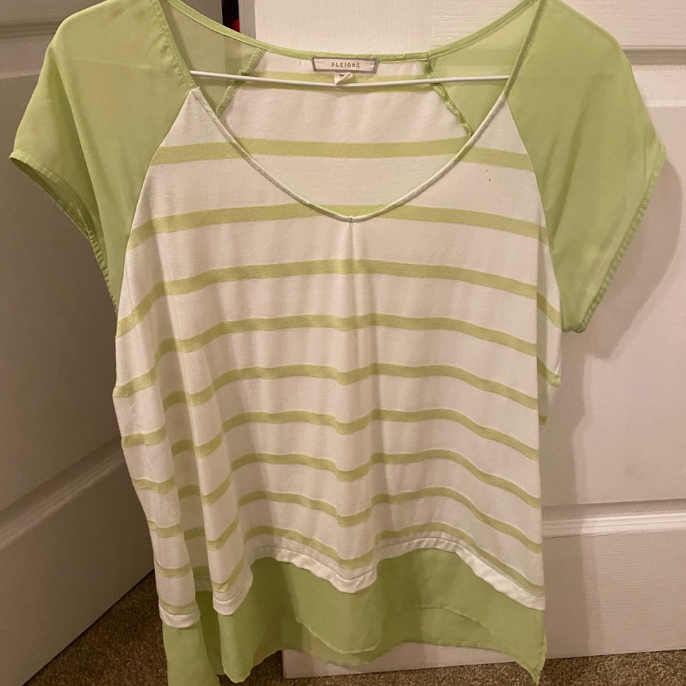 Wonens green and white short sleeve top